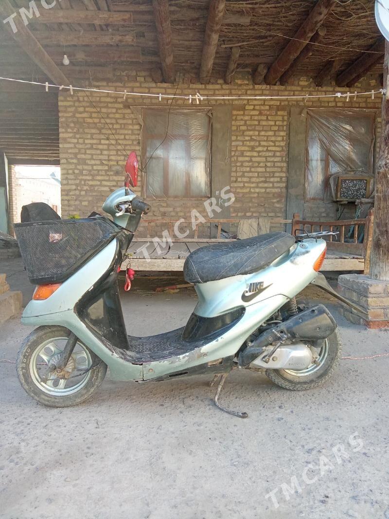 Fekon FK200-14G 2010 - 5 000 TMT - Чарджоу - img 3