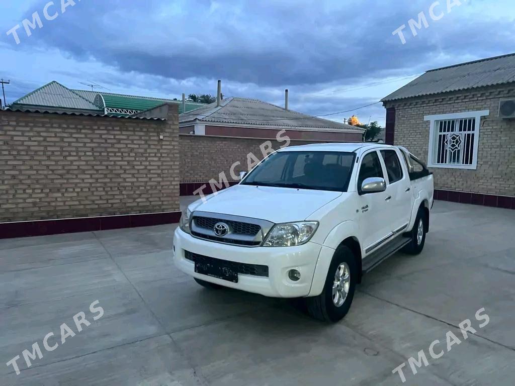Toyota Hilux 2011 - 320 000 TMT - Бахарден - img 5