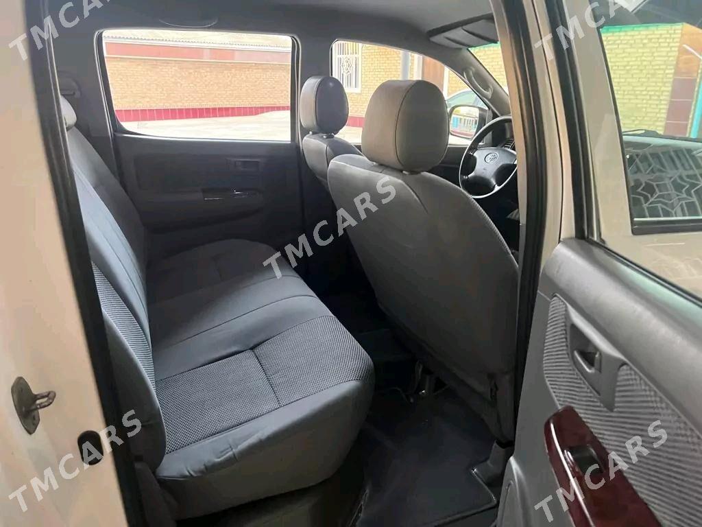 Toyota Hilux 2011 - 320 000 TMT - Бахарден - img 2