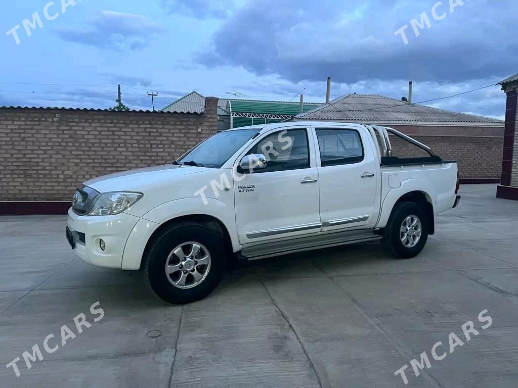 Toyota Hilux 2011 - 320 000 TMT - Бахарден - img 4