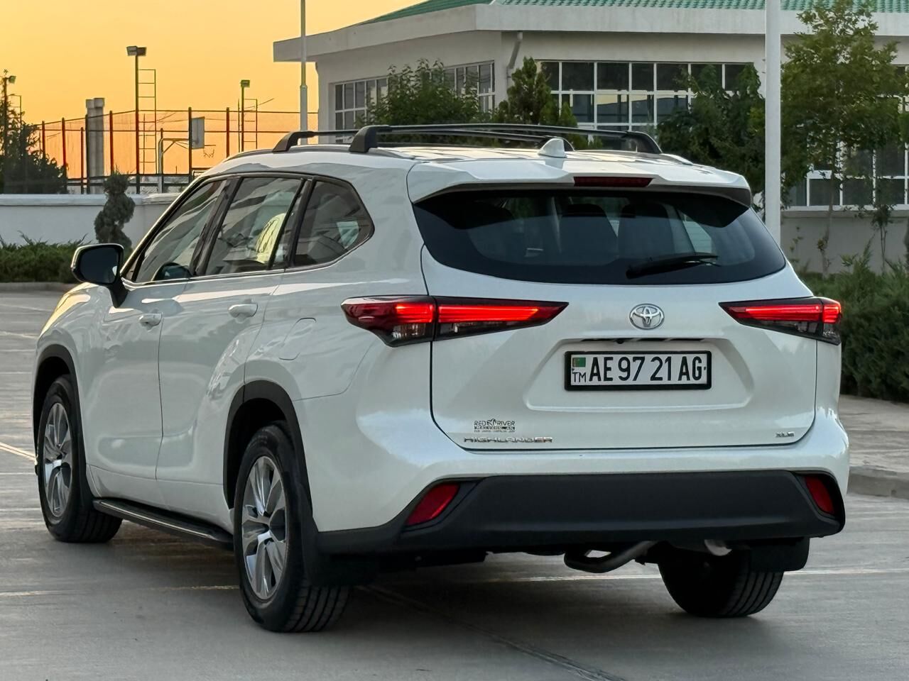 Toyota Highlander 2021 - 615 000 TMT - Ашхабад - img 4