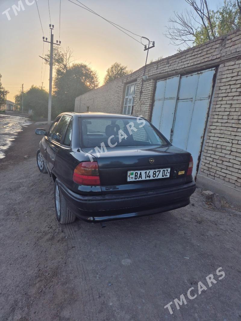 Opel Astra 1993 - 30 000 TMT - Gubadag - img 4