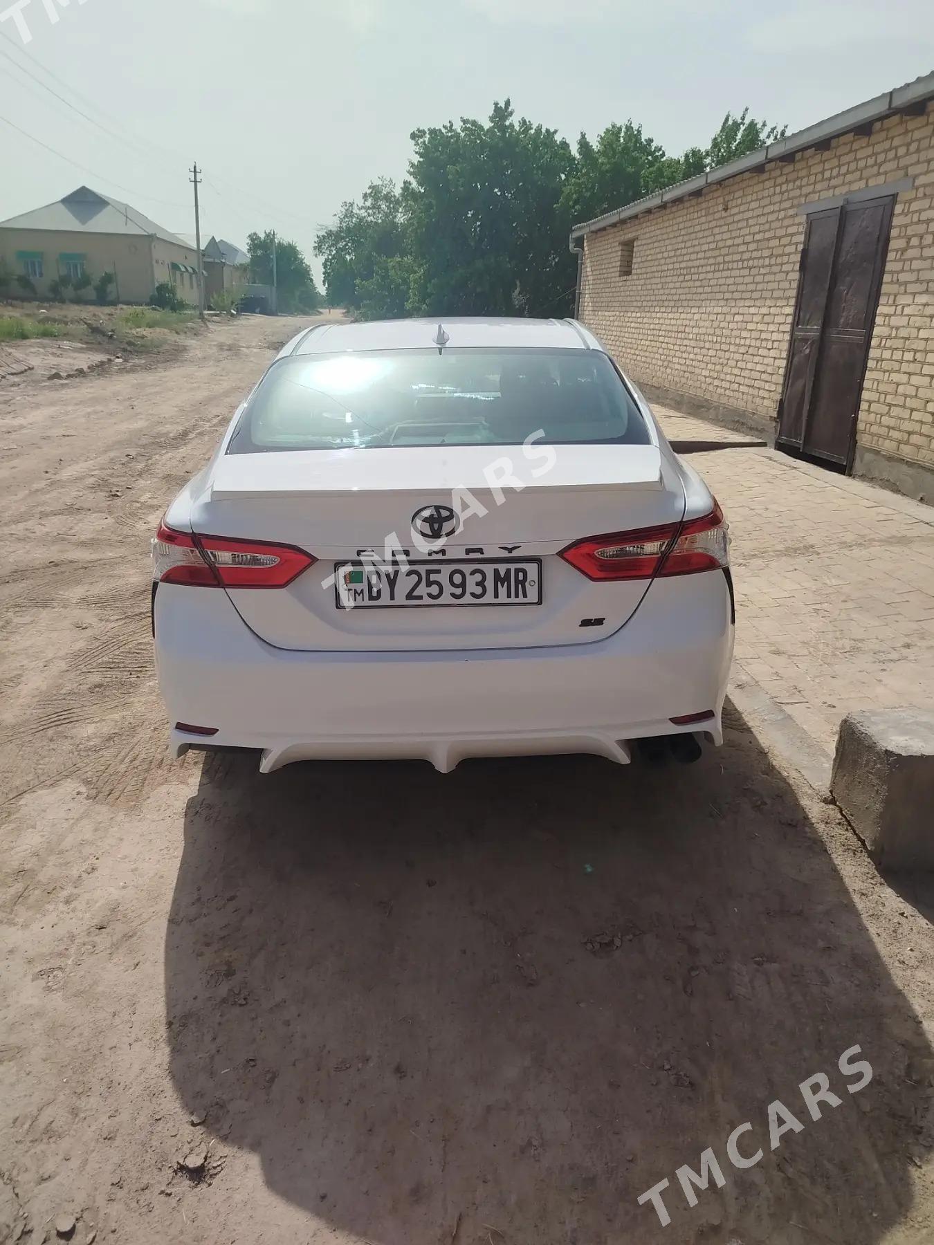 Toyota Camry 2020 - 300 000 TMT - Baýramaly - img 3