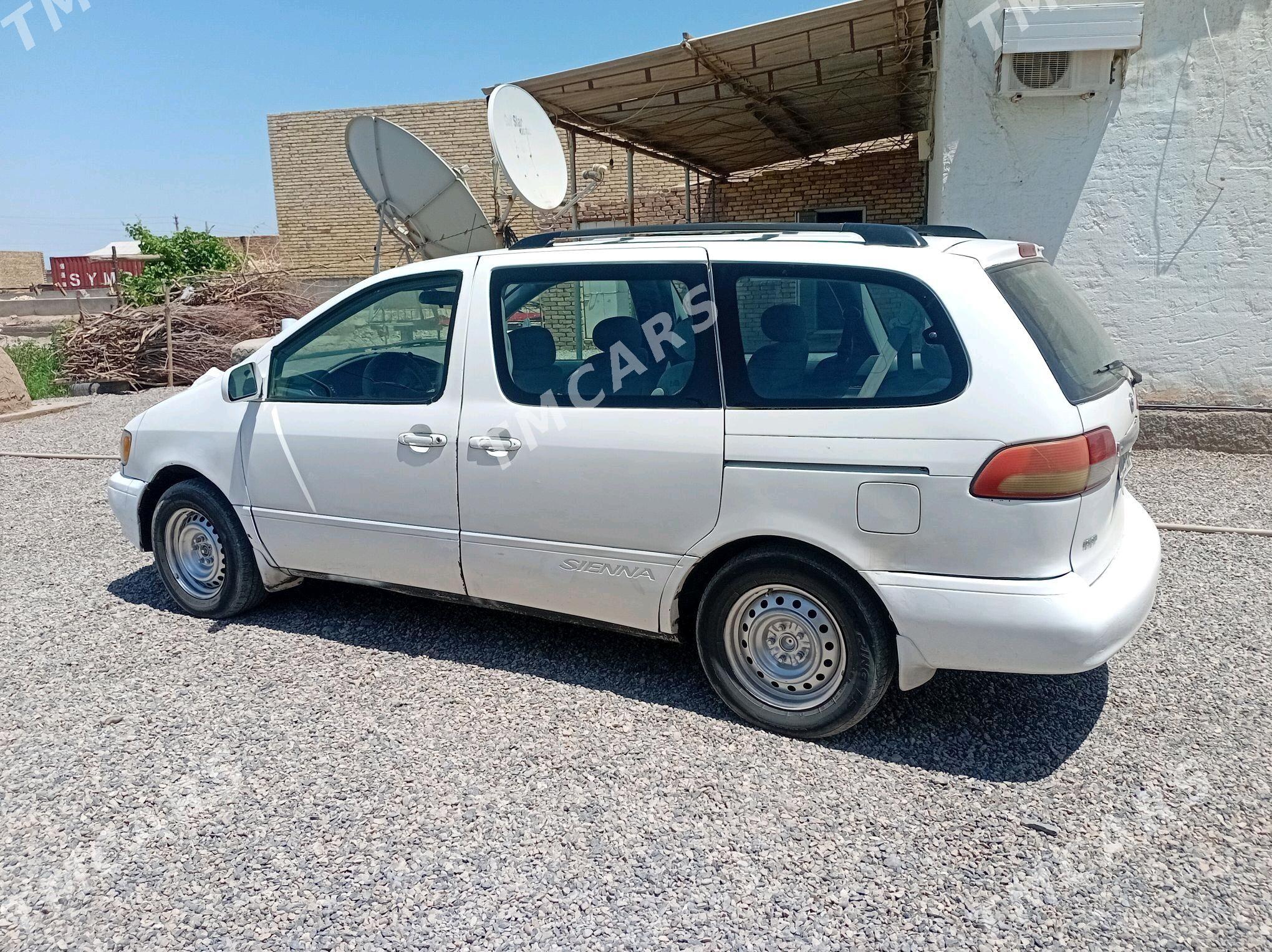 Toyota Sienna 2002 - 110 000 TMT - Теджен - img 4