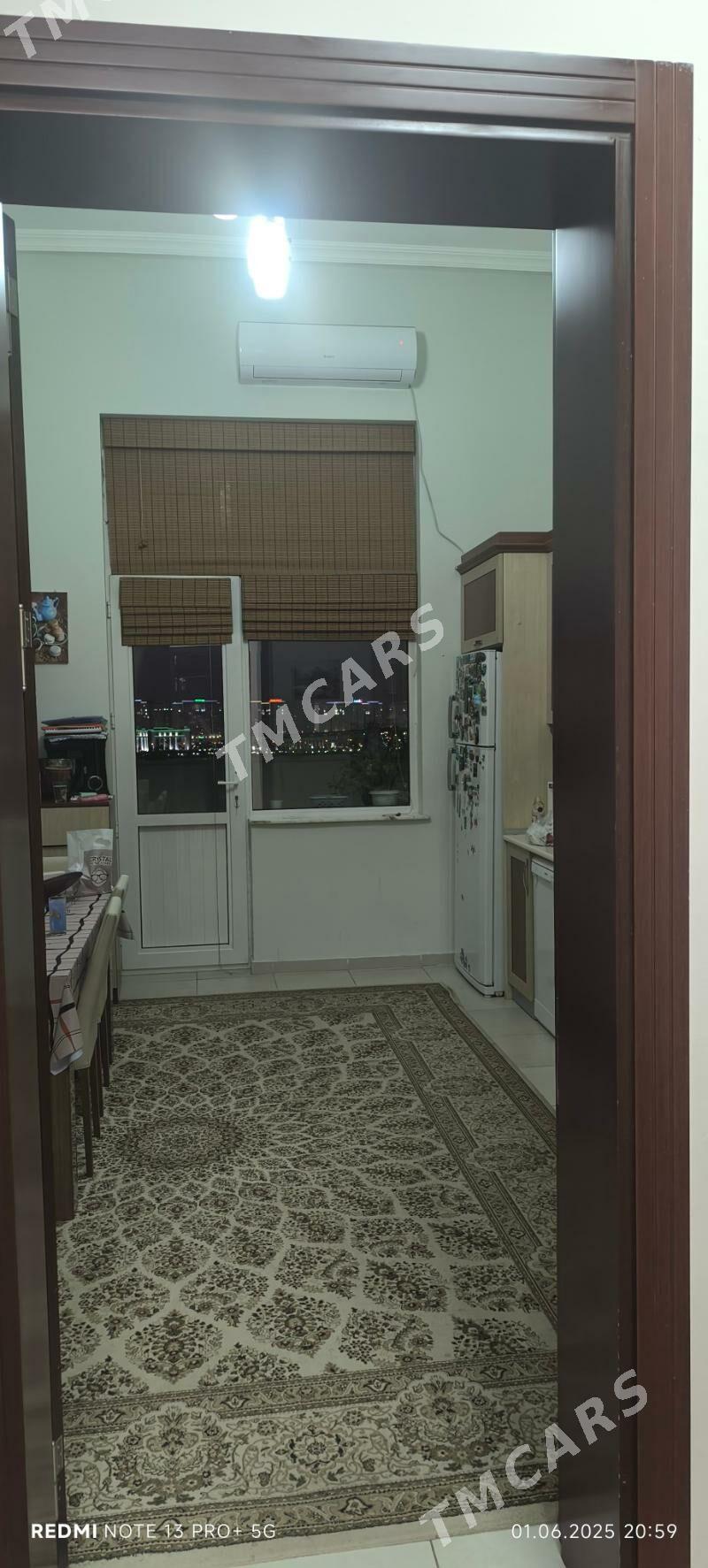 московская TMCELL DOM MOSKOVSK - Moskowskiý köç. (10 ýyl abadançylyk şaýoly) - img 4