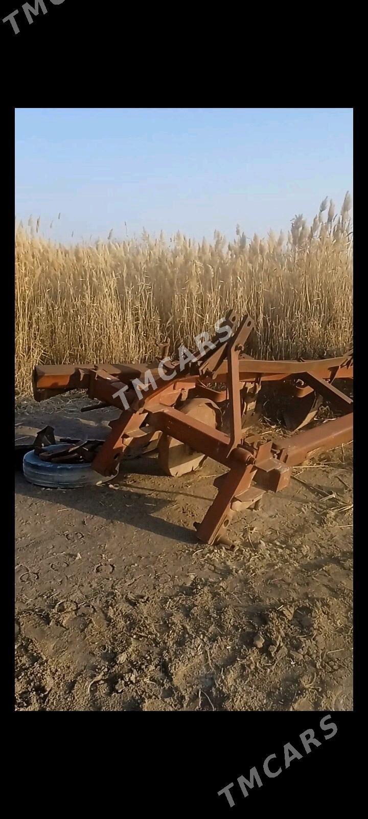MTZ 82 1980 - 90 000 TMT - Ruhubelent etraby - img 4