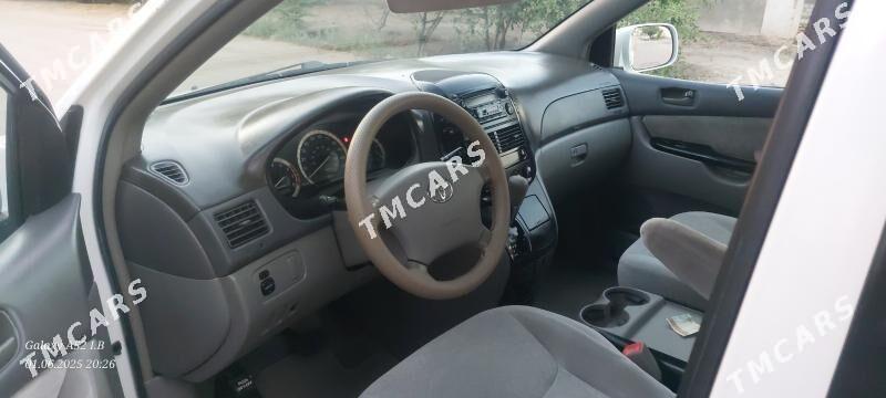 Toyota Sienna 2004 - 210 000 TMT - Дашогуз - img 4
