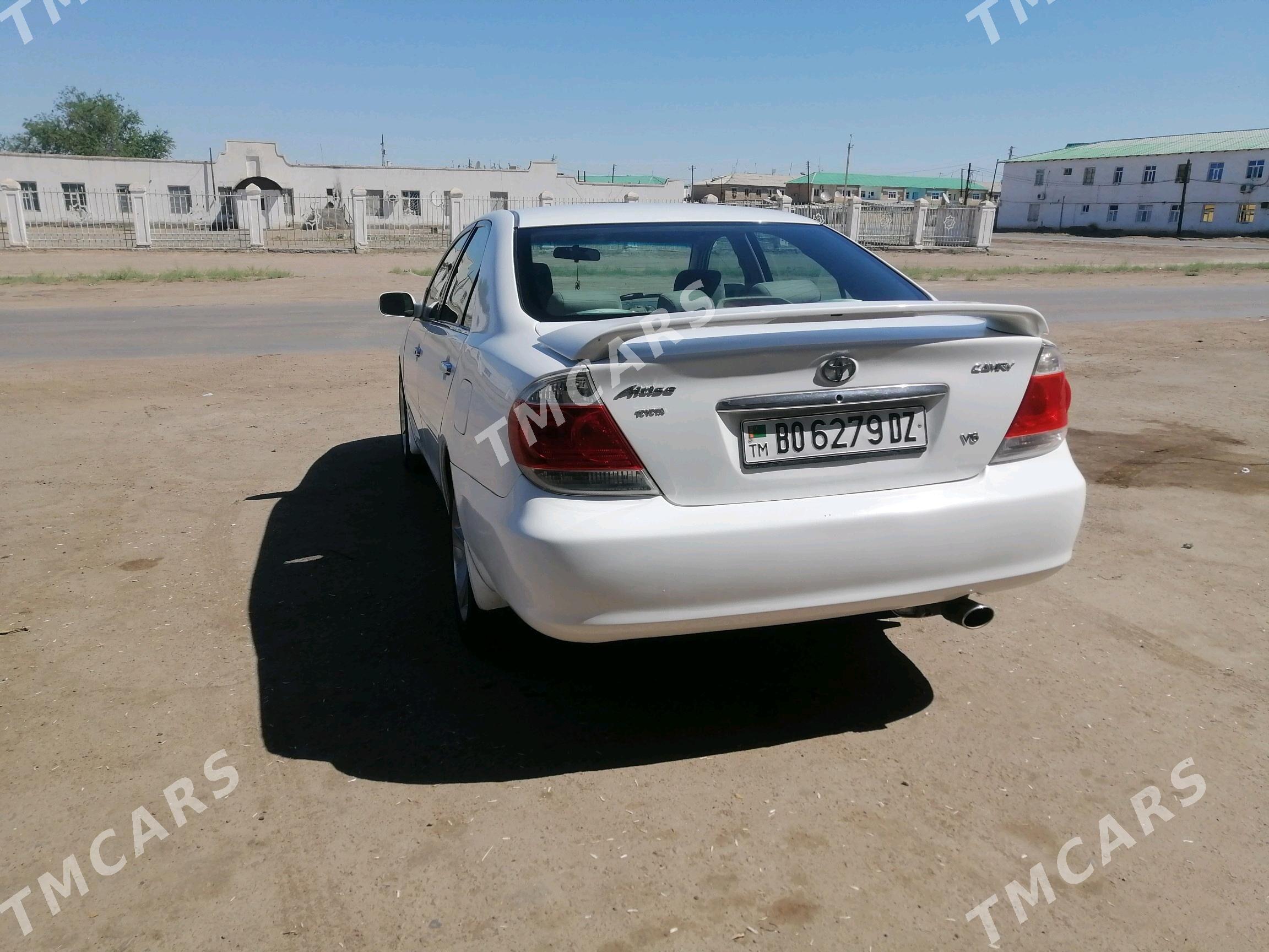 Toyota Camry 2005 - 142 000 TMT - Дашогуз - img 4