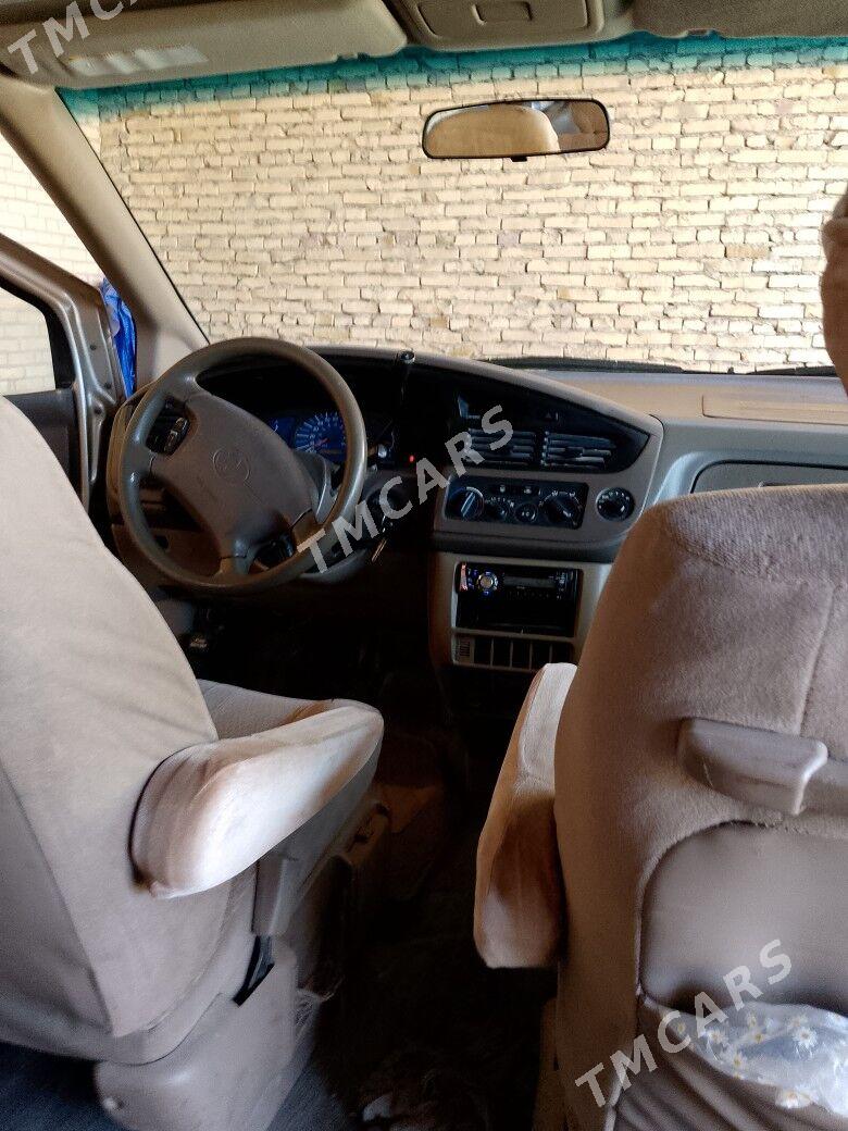 Toyota Sienna 2001 - 125 000 TMT - Саят - img 3