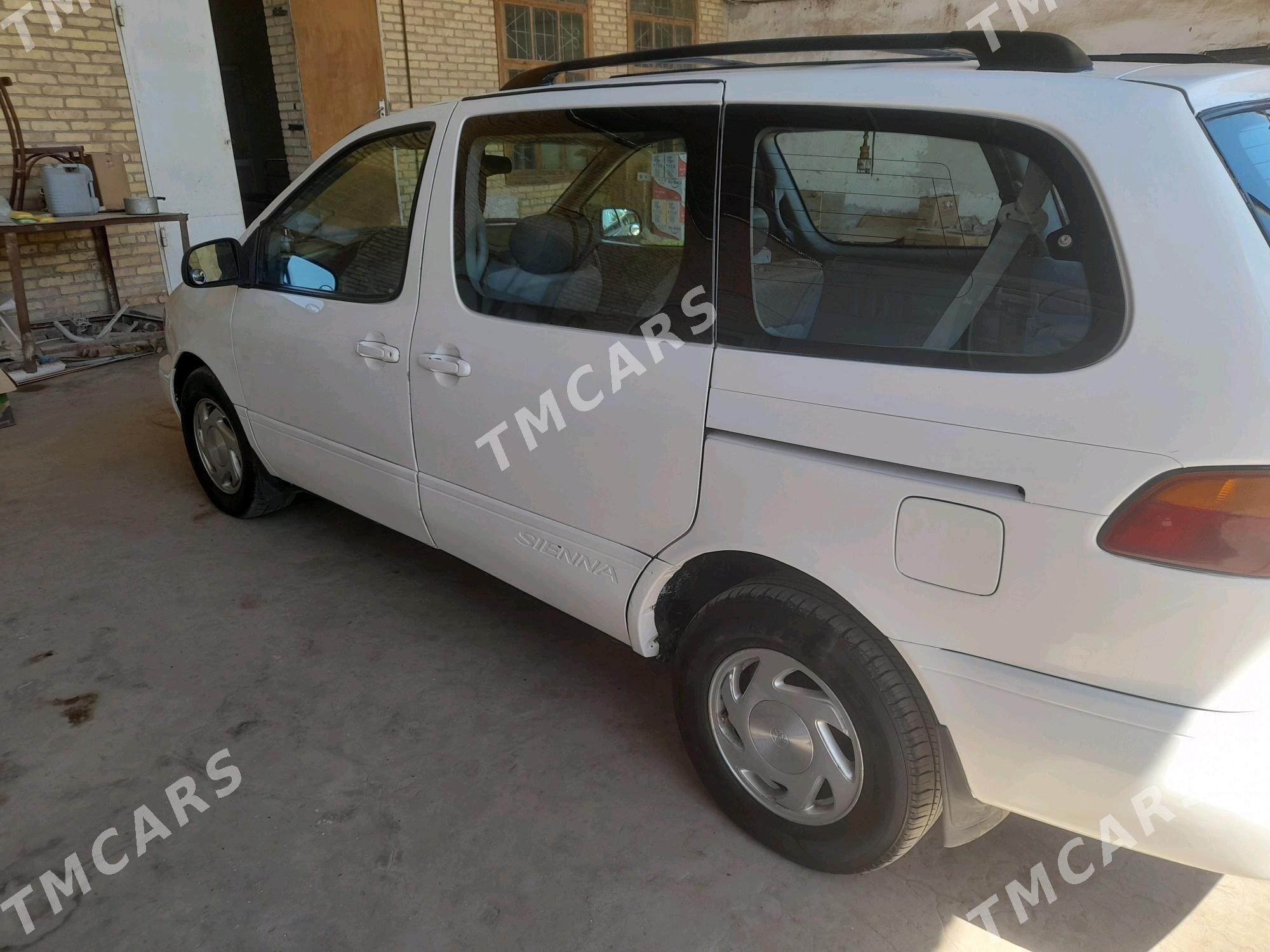 Toyota Sienna 2000 - 125 000 TMT - Saýat - img 2