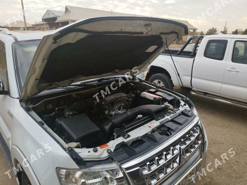 Mitsubishi Pajero 2016 - 280 000 TMT - Мары - img 2