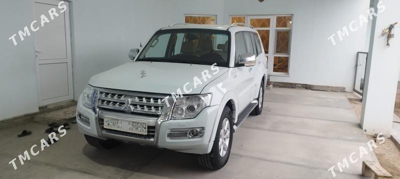 Mitsubishi Pajero 2016 - 280 000 TMT - Мары - img 4