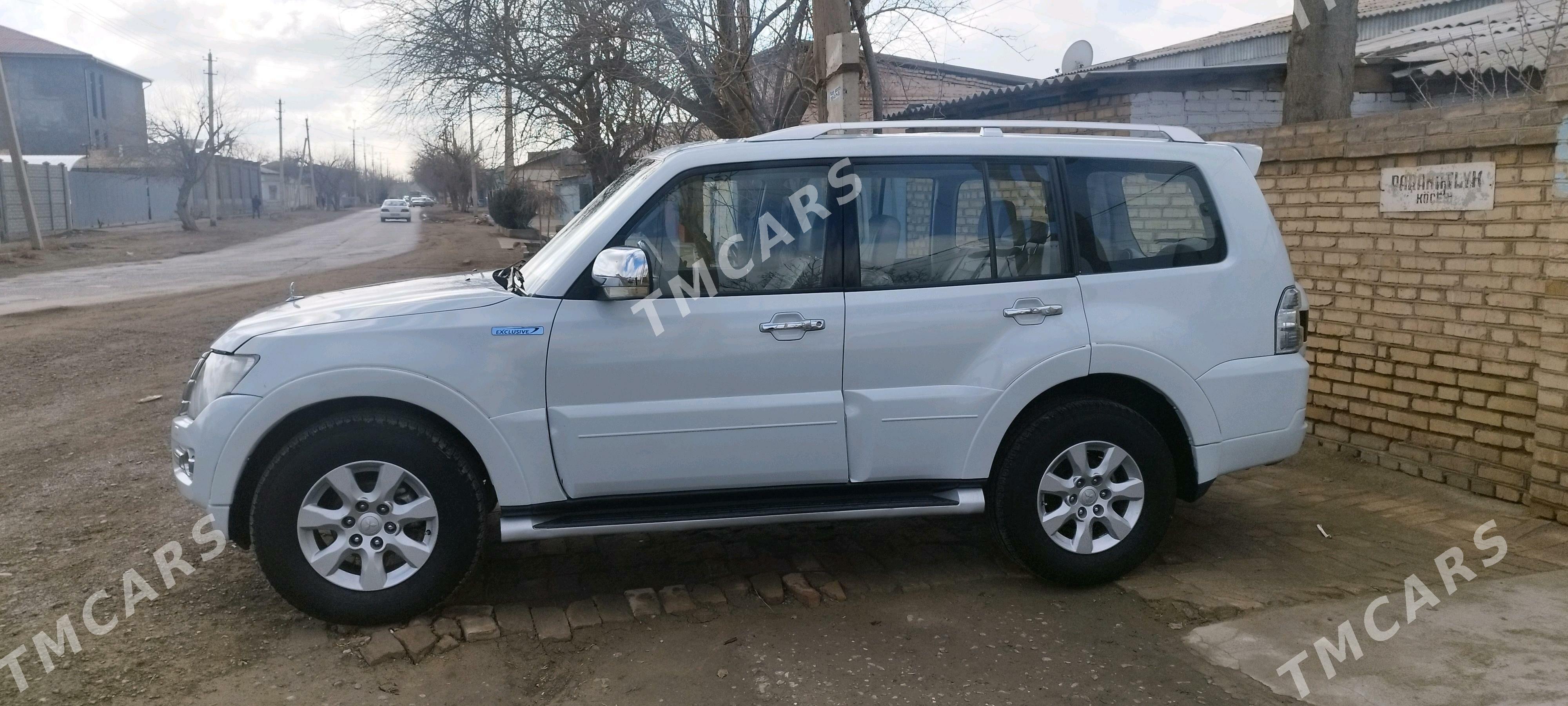 Mitsubishi Pajero 2016 - 280 000 TMT - Мары - img 9