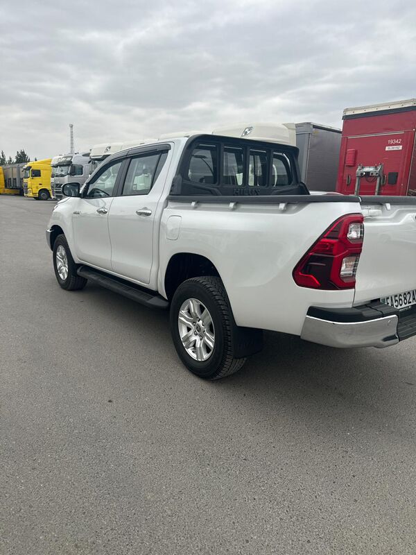 Toyota Hilux 2024 - 600 000 TMT - Арзув - img 4