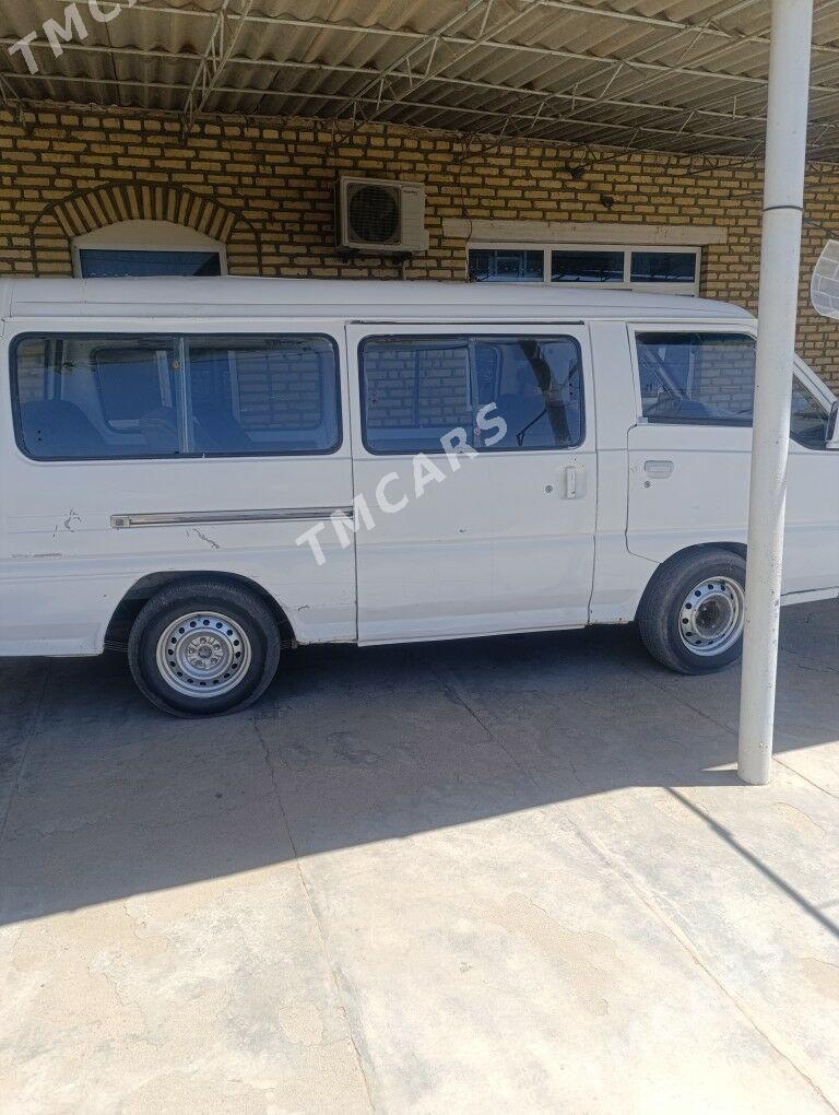 Toyota Hiace 1995 - 30 000 TMT - Мары - img 2
