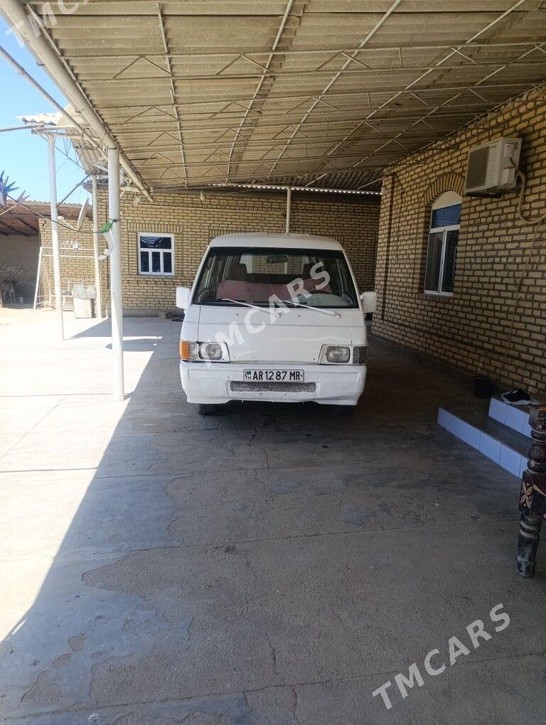Toyota Hiace 1995 - 30 000 TMT - Мары - img 3