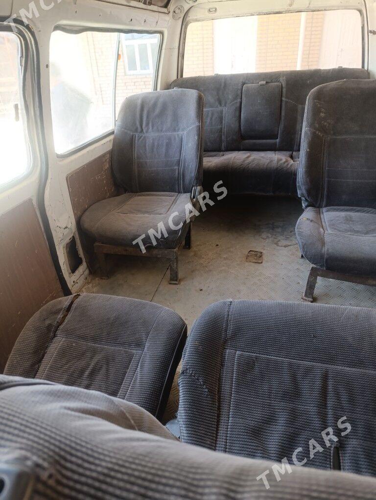 Toyota Hiace 1995 - 30 000 TMT - Мары - img 4