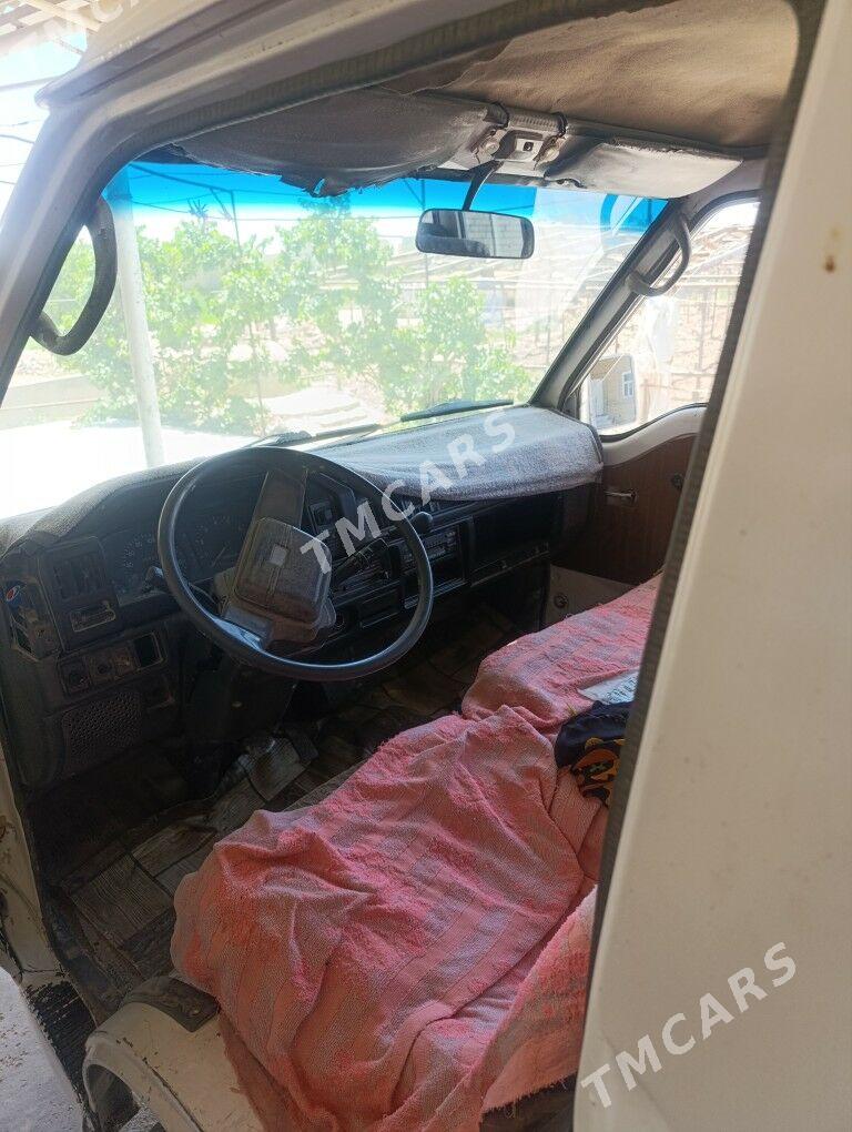 Toyota Hiace 1995 - 30 000 TMT - Мары - img 7