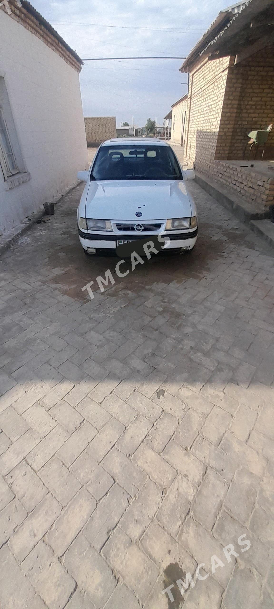 Opel Vectra 1990 - 25 000 TMT - Байрамали - img 6