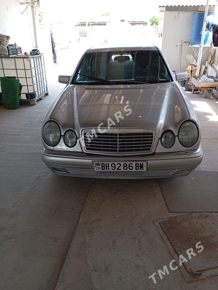 Mercedes-Benz E320 1996 - 70 000 TMT - Балканабат - img 3