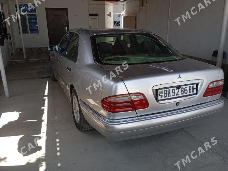 Mercedes-Benz E320 1996 - 70 000 TMT - Балканабат - img 2