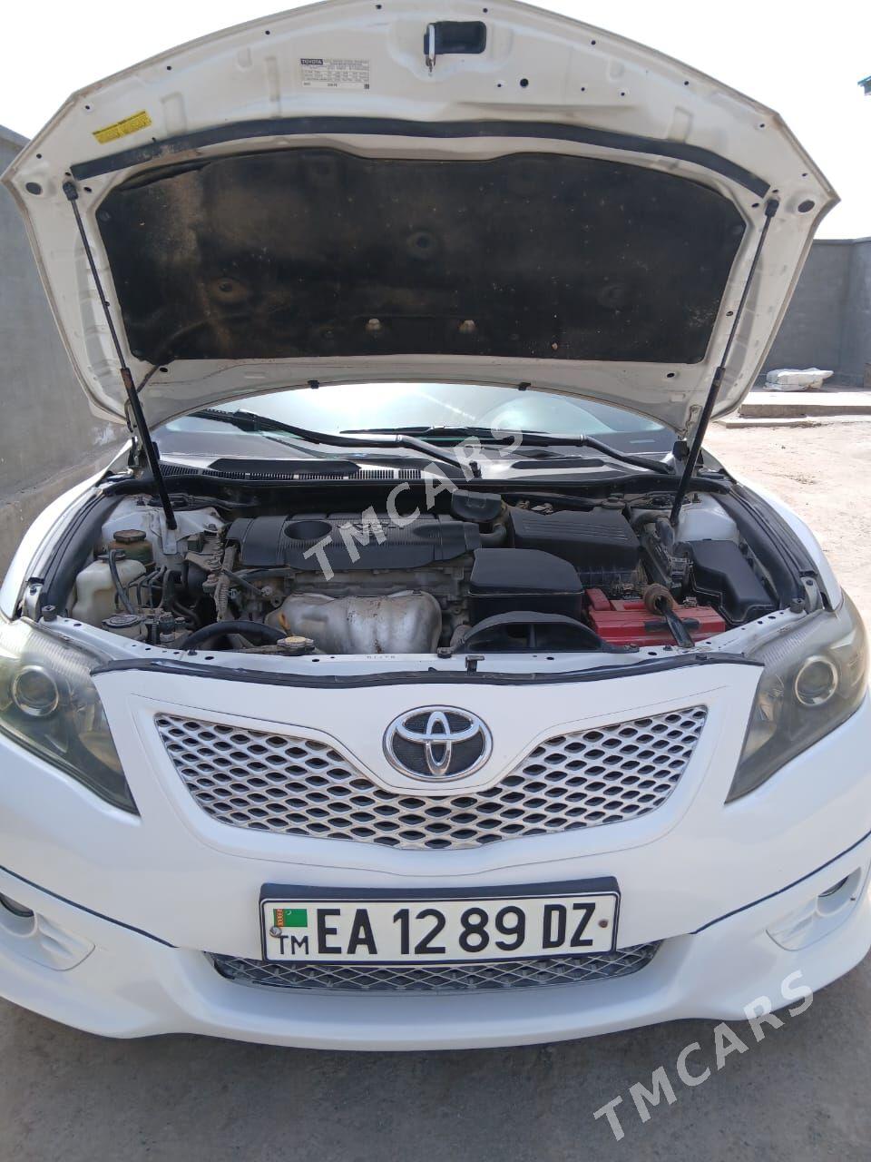 Toyota Camry 2011 - 230 000 TMT - Дашогуз - img 3