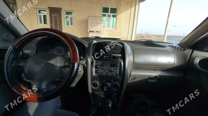 Hyundai Santa Fe 2004 - 100 000 TMT - Байрамали - img 3