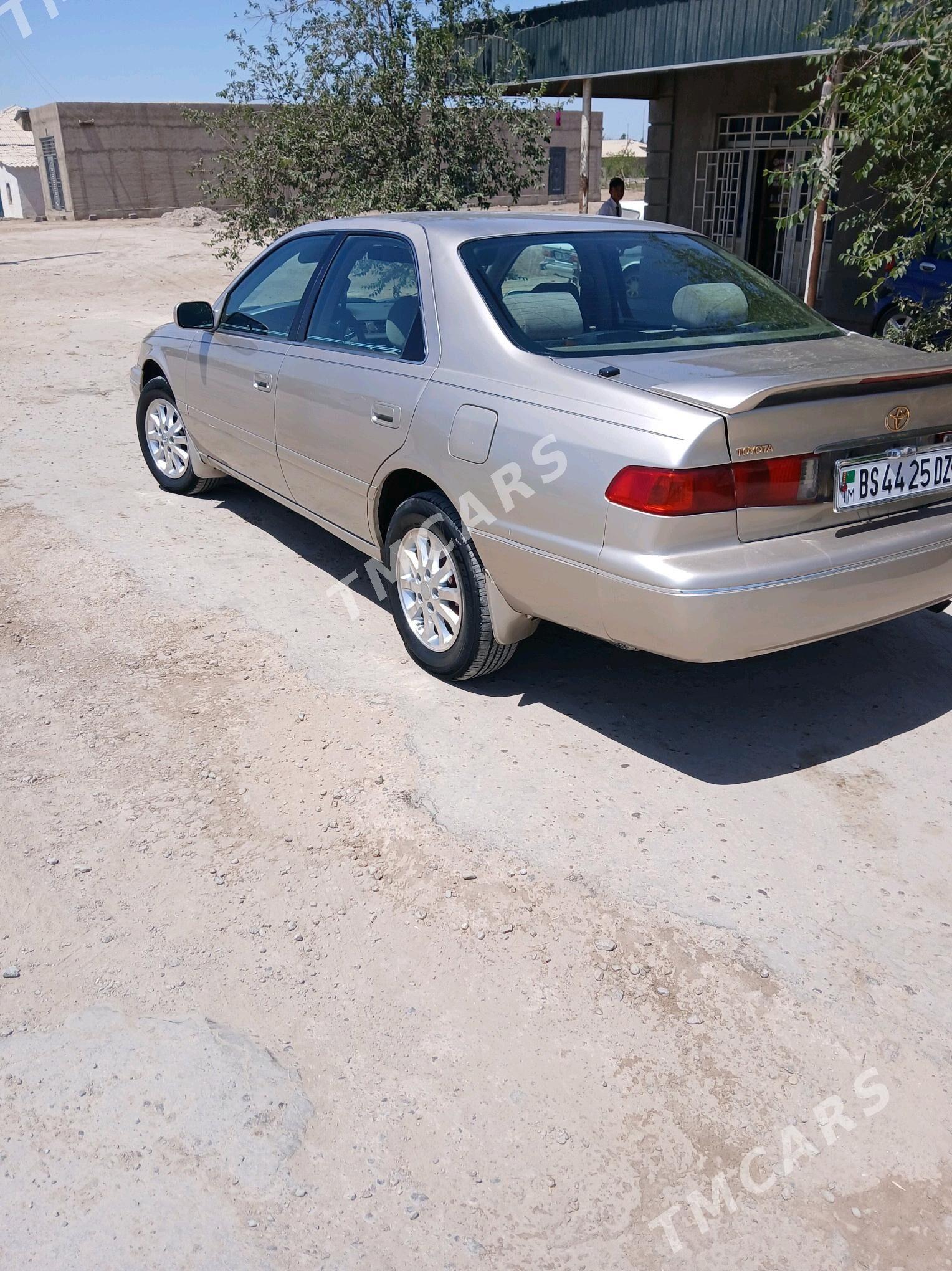 Toyota Camry 2001 - 155 000 TMT - Кёнеургенч - img 2