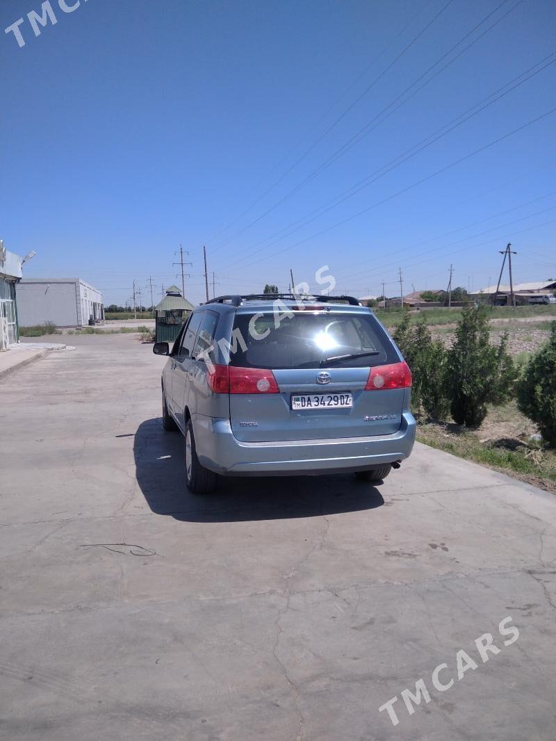 Toyota Sienna 2009 - 220 000 TMT - Дашогуз - img 2