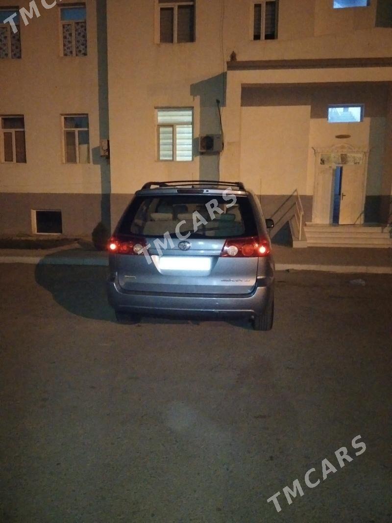 Toyota Sienna 2009 - 220 000 TMT - Дашогуз - img 6