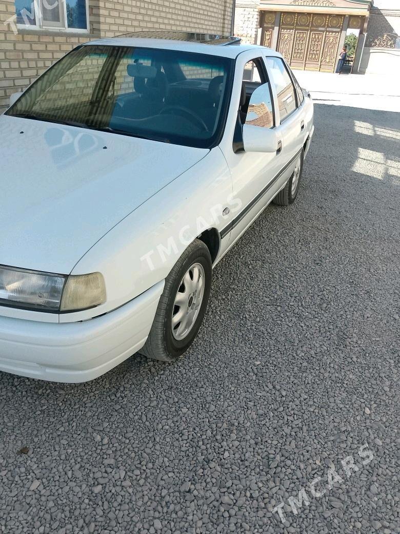 Opel Vectra 1992 - 35 000 TMT - Бахарден - img 1