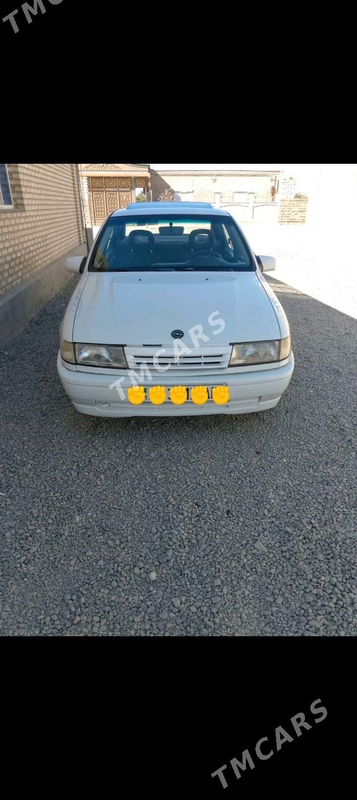 Opel Vectra 1992 - 35 000 TMT - Бахарден - img 4