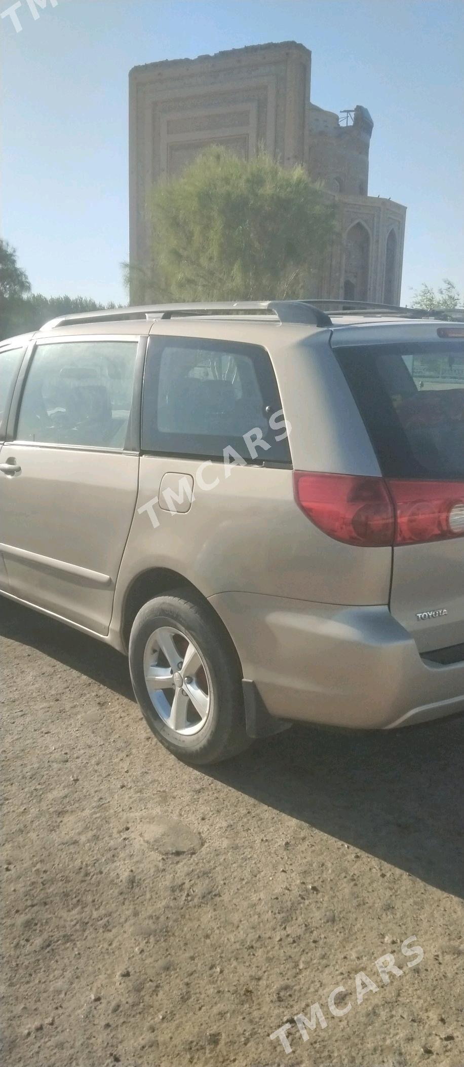 Toyota Sienna 2006 - 170 000 TMT - Köneürgenç - img 3