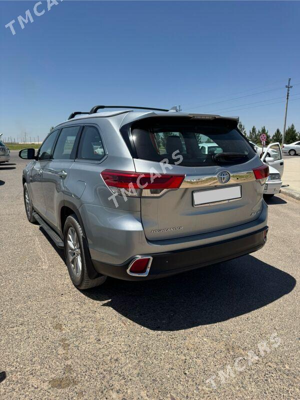 Toyota Highlander 2018 - 390 000 TMT - Мары - img 2