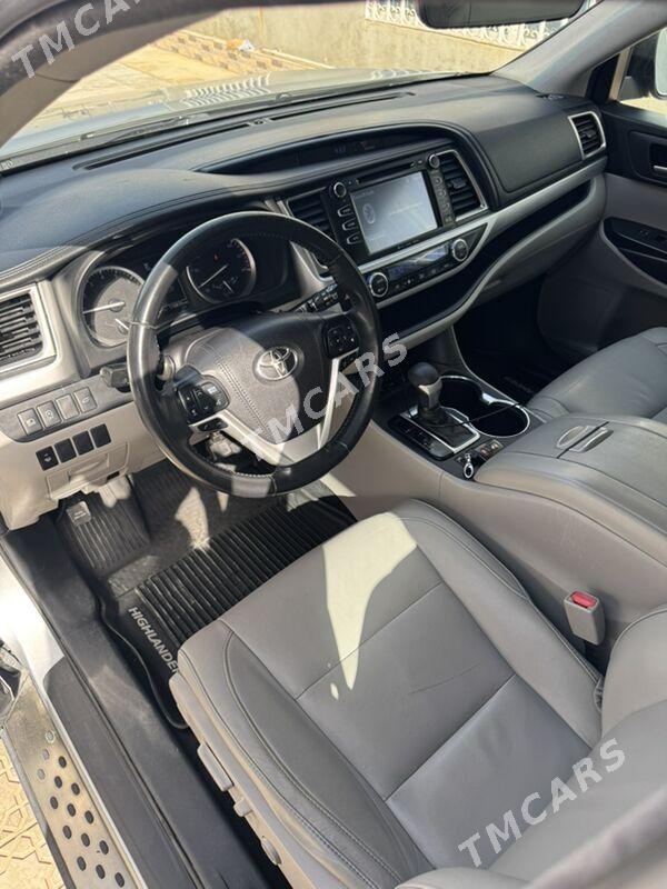 Toyota Highlander 2018 - 390 000 TMT - Мары - img 4