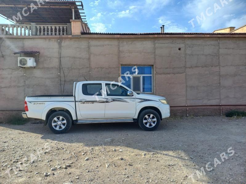 Toyota Hilux 2006 - 250 000 TMT - Балканабат - img 2