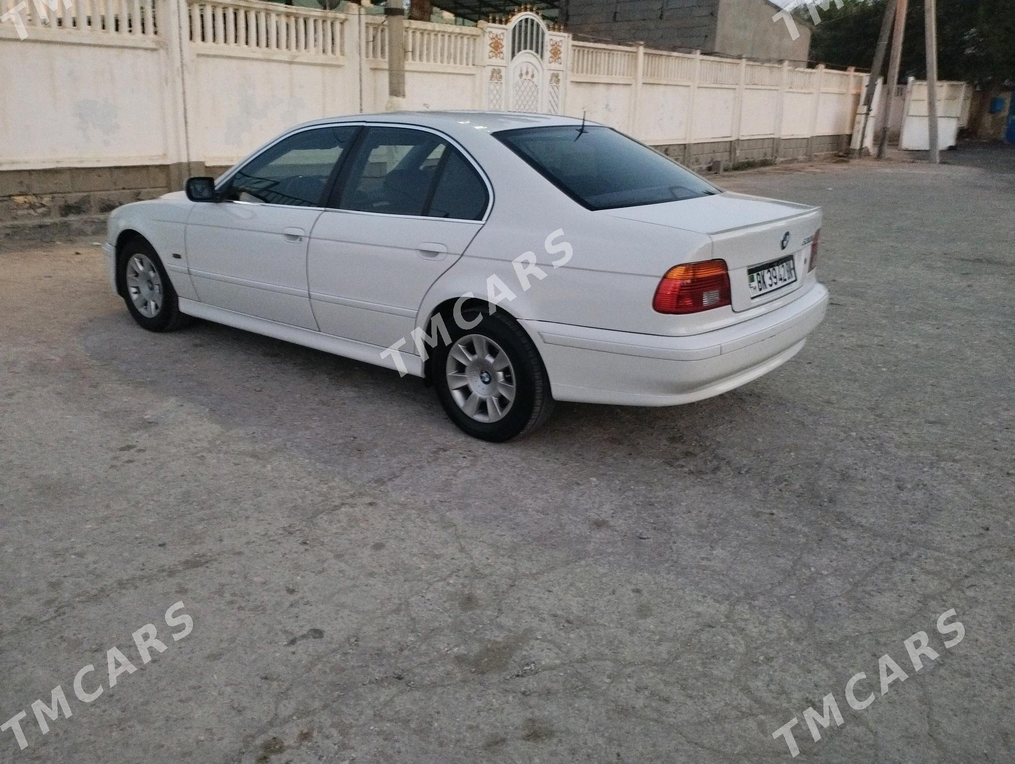 BMW E39 2001 - 105 000 TMT - Балканабат - img 5