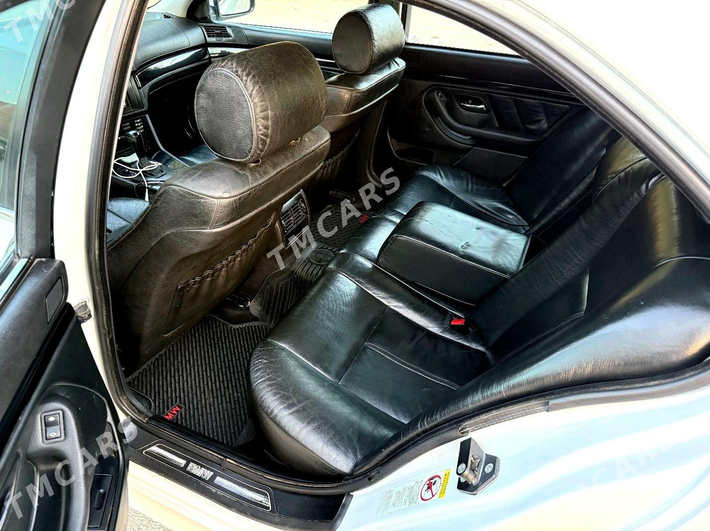 BMW E39 2001 - 105 000 TMT - Балканабат - img 8