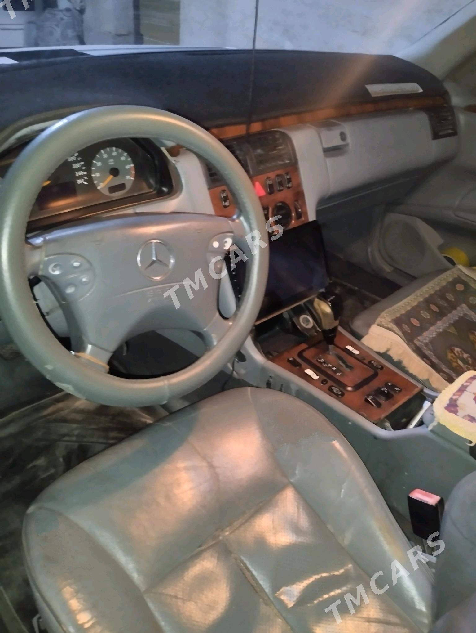 Mercedes-Benz E320 2001 - 70 000 TMT - Gumdag - img 2