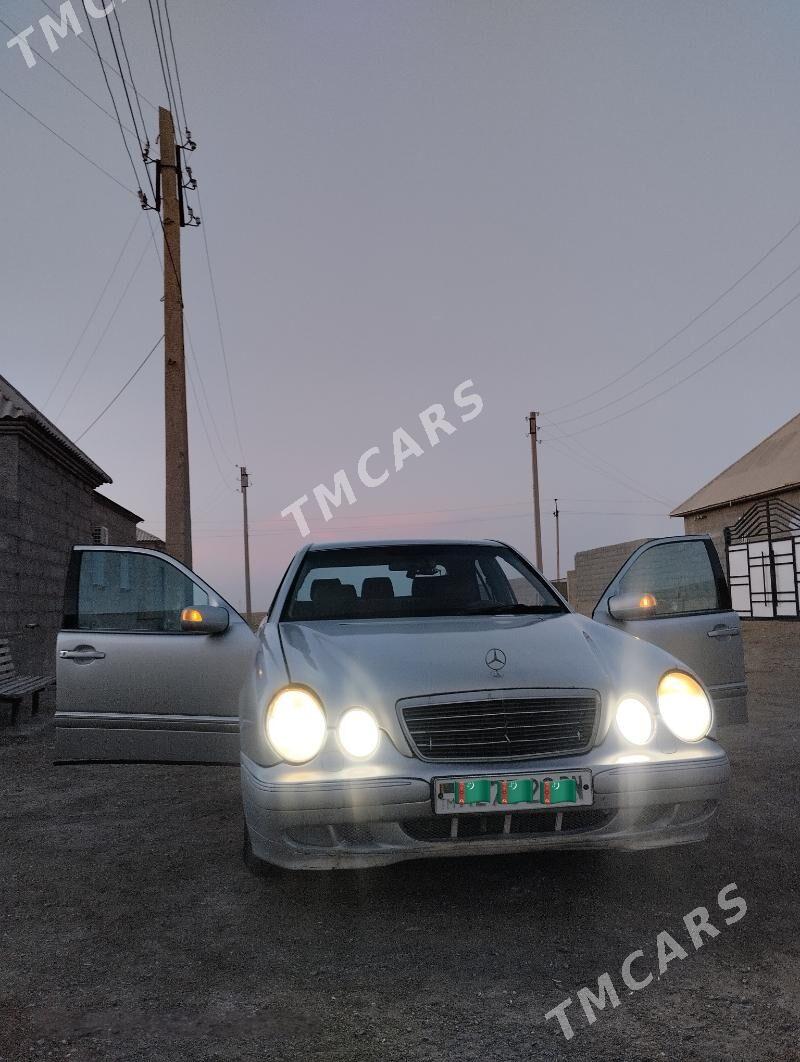 Mercedes-Benz E320 2001 - 70 000 TMT - Gumdag - img 4