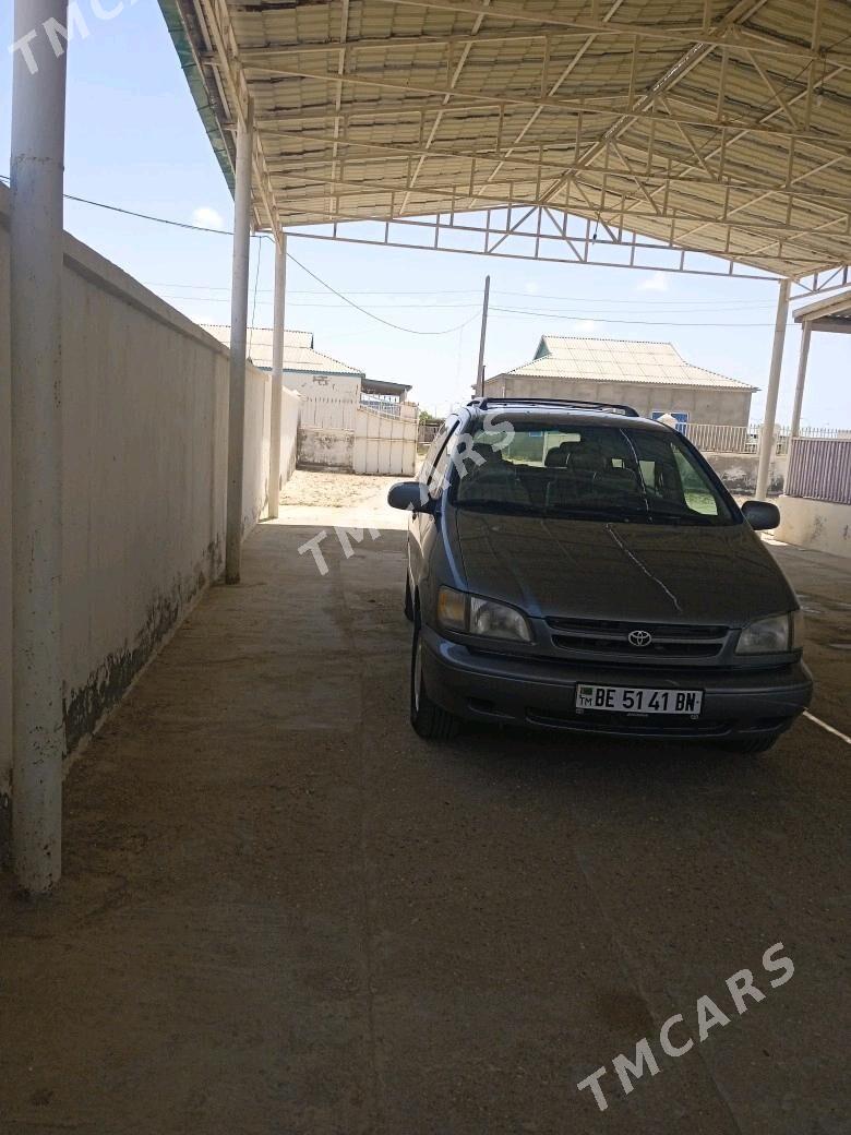 Toyota Sienna 2000 - 135 000 TMT - Эсенгулы - img 4