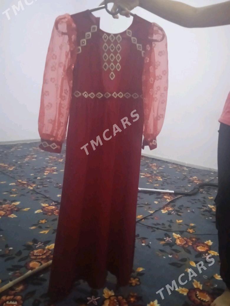 ВЕЧЕРНИЕ ПЛАТЬЯ ПОЧТИ НОВЫЕ - Türkmenabat - img 2