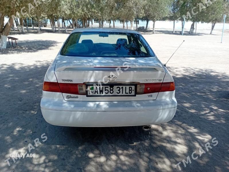 Toyota Camry 2000 - 130 000 TMT - Halaç - img 5