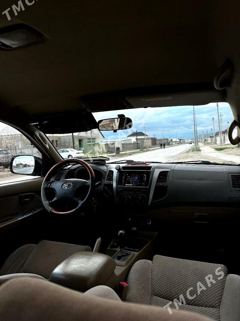 Toyota Fortuner 2010 - 300 000 TMT - Балканабат - img 3