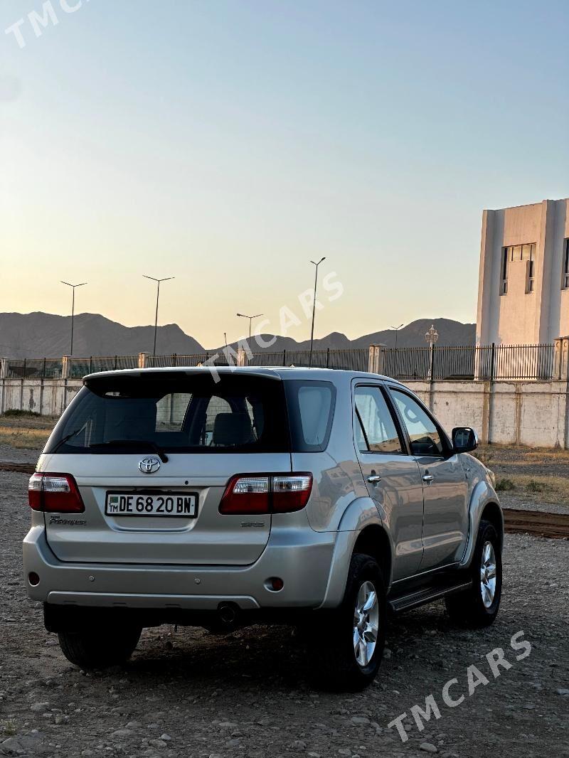 Toyota Fortuner 2010 - 300 000 TMT - Балканабат - img 8
