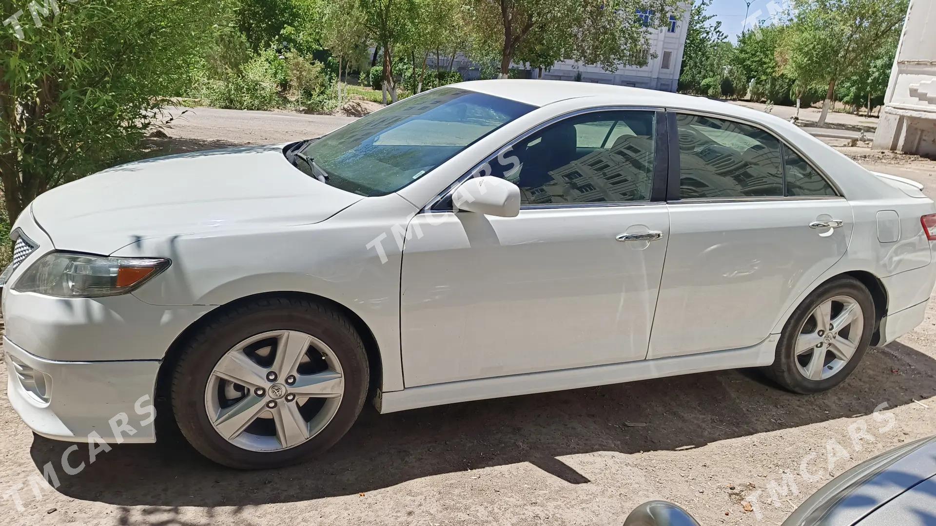 Toyota Camry 2010 - 190 000 TMT - Дашогуз - img 3