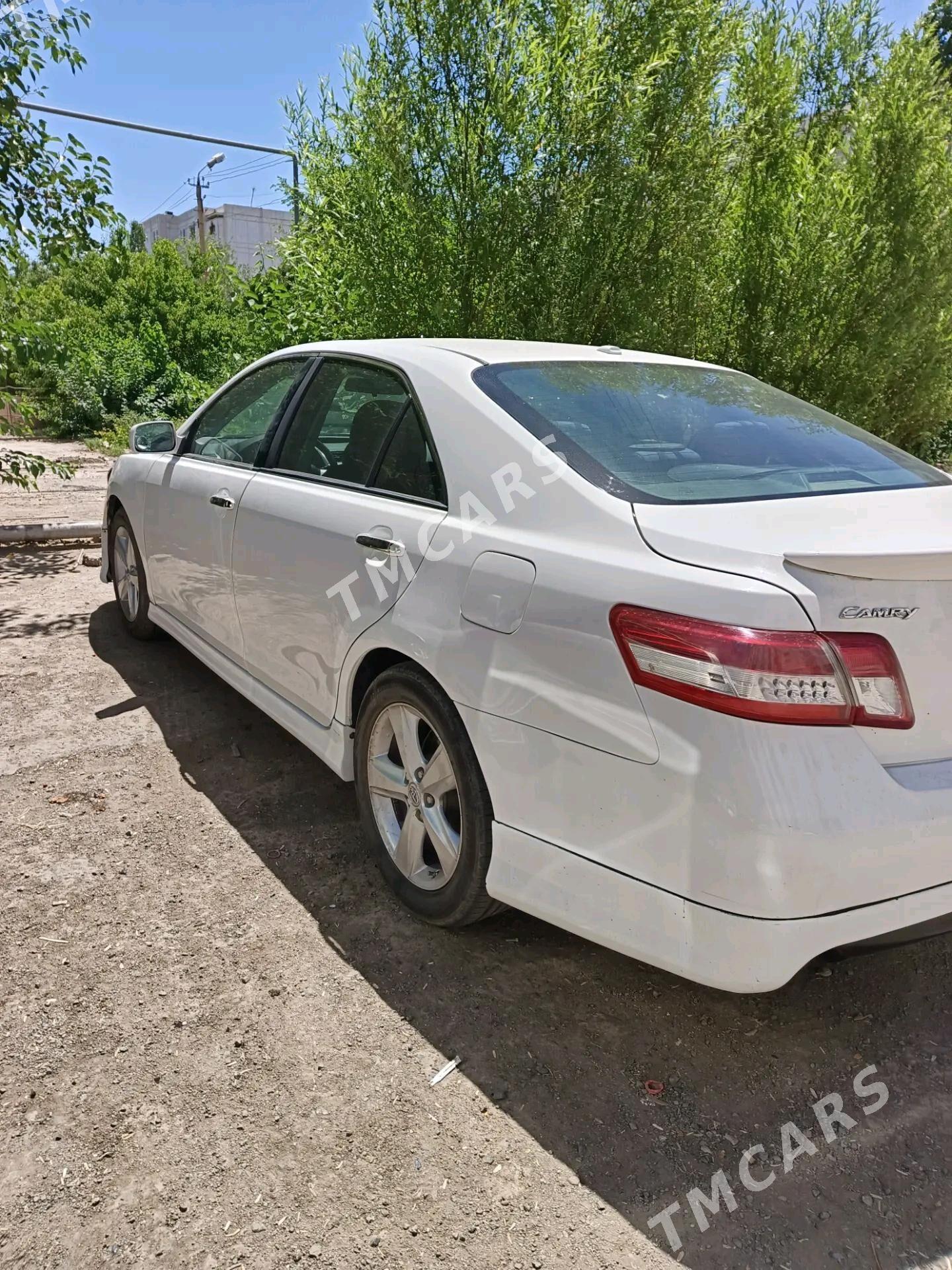 Toyota Camry 2010 - 190 000 TMT - Дашогуз - img 9