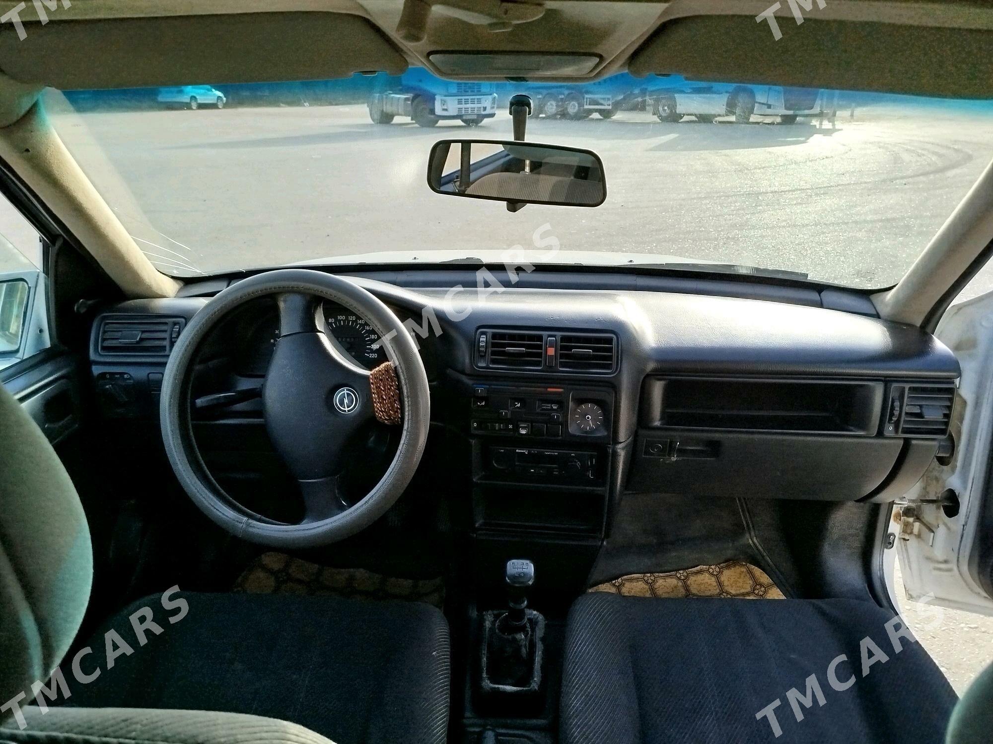 Opel Vectra 1990 - 24 000 TMT - Dänew - img 4