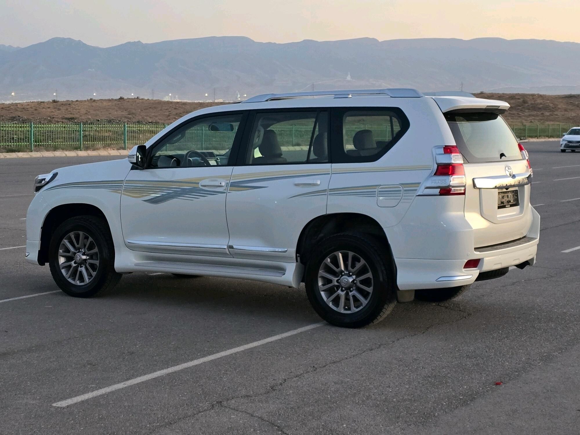 Toyota Land Cruiser Prado 2016 - 670 000 TMT - Ашхабад - img 8