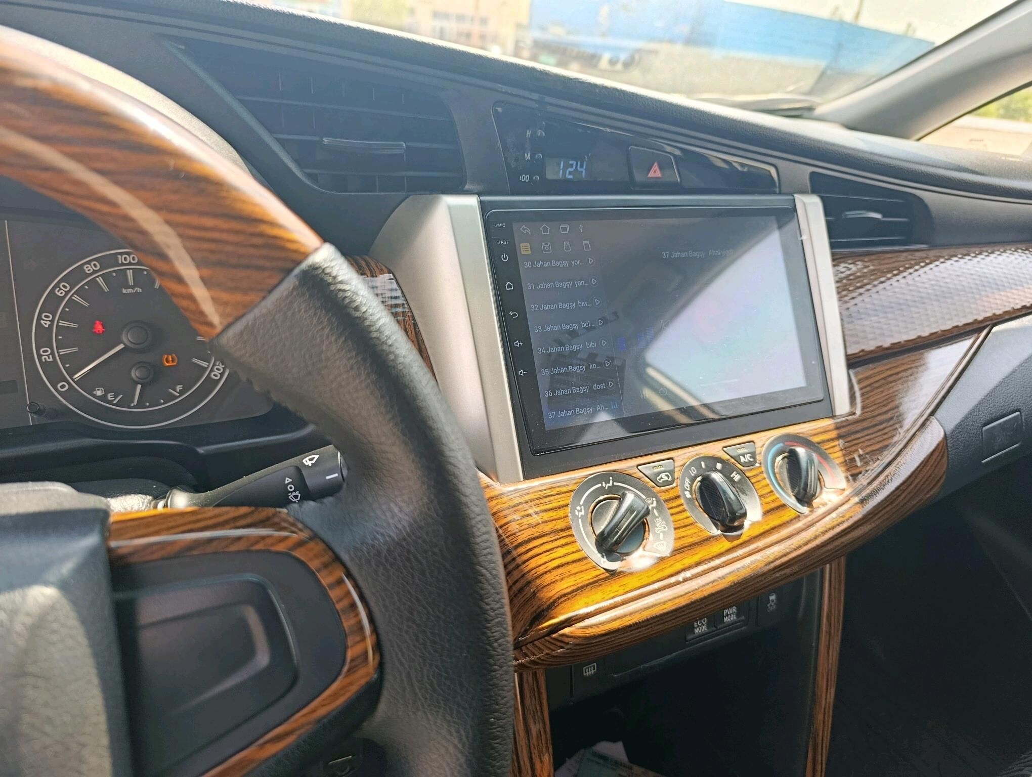Toyota Innova 2020 - 240 000 TMT - Саят - img 5